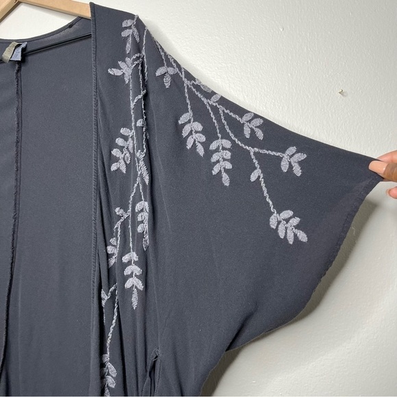 XCVI Women Open Front Cardigan Kimono Medium Gray Floral Embroidery‎ Boho Stevie - Picture 8 of 8